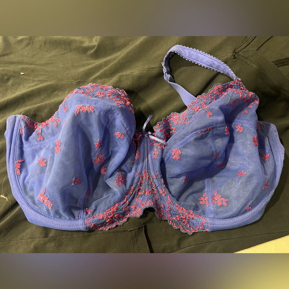 Lot of three bras 38H